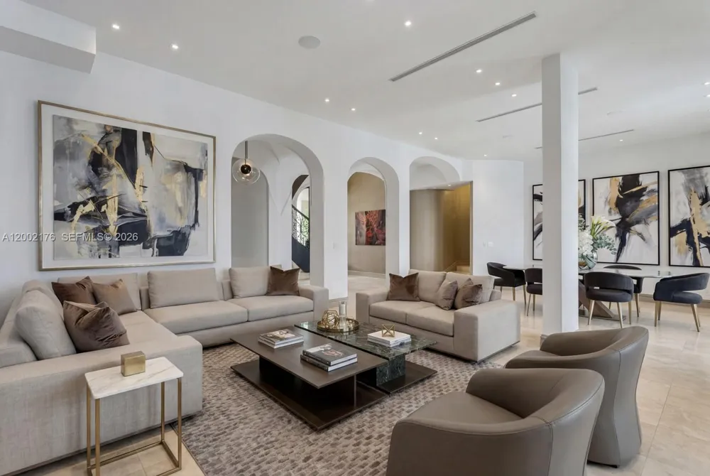432 S Hibiscus Dr Miami Beach, FL 33139