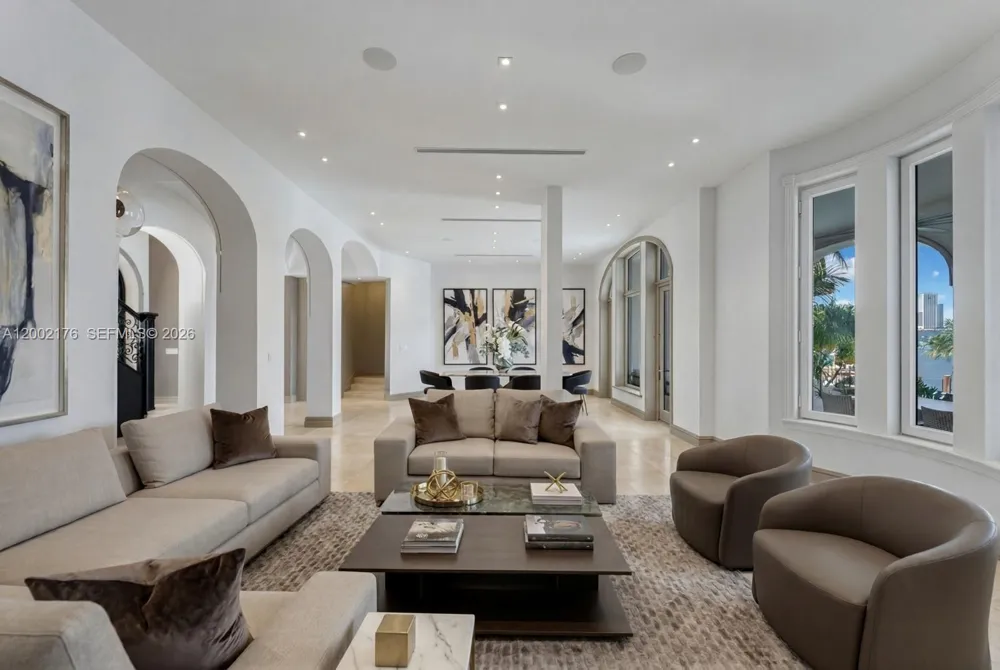 432 S Hibiscus Dr Miami Beach, FL 33139