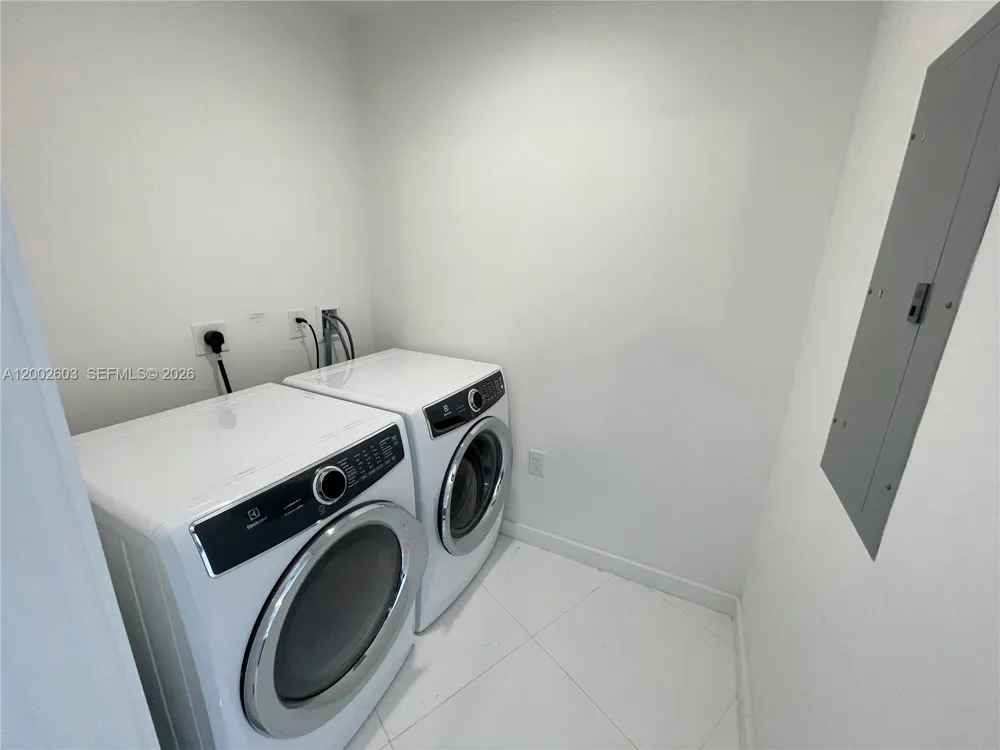851 NE 1st Ave #3103 Miami, FL 33132