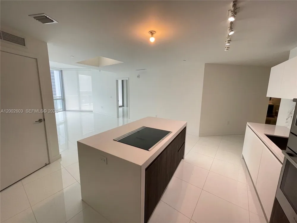 851 NE 1st Ave #3103 Miami, FL 33132