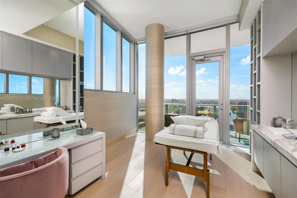 17475 Collins Ave #PH3201 Sunny Isles Beach, FL 33160