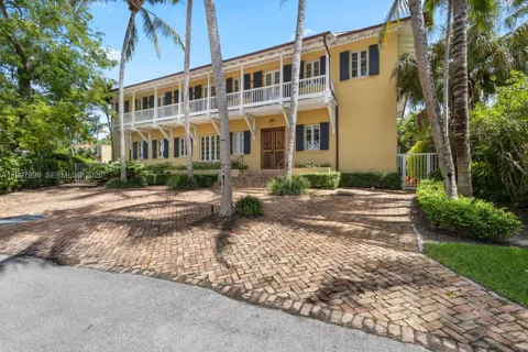 685 Harbor Ln