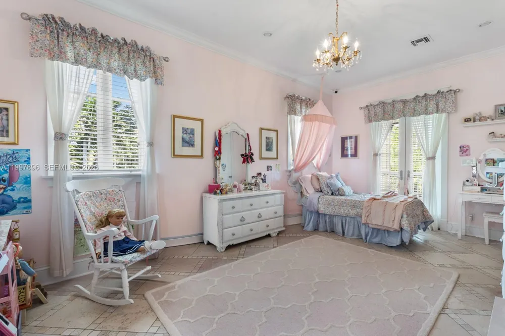 685 Harbor Ln Key Biscayne, FL 33149