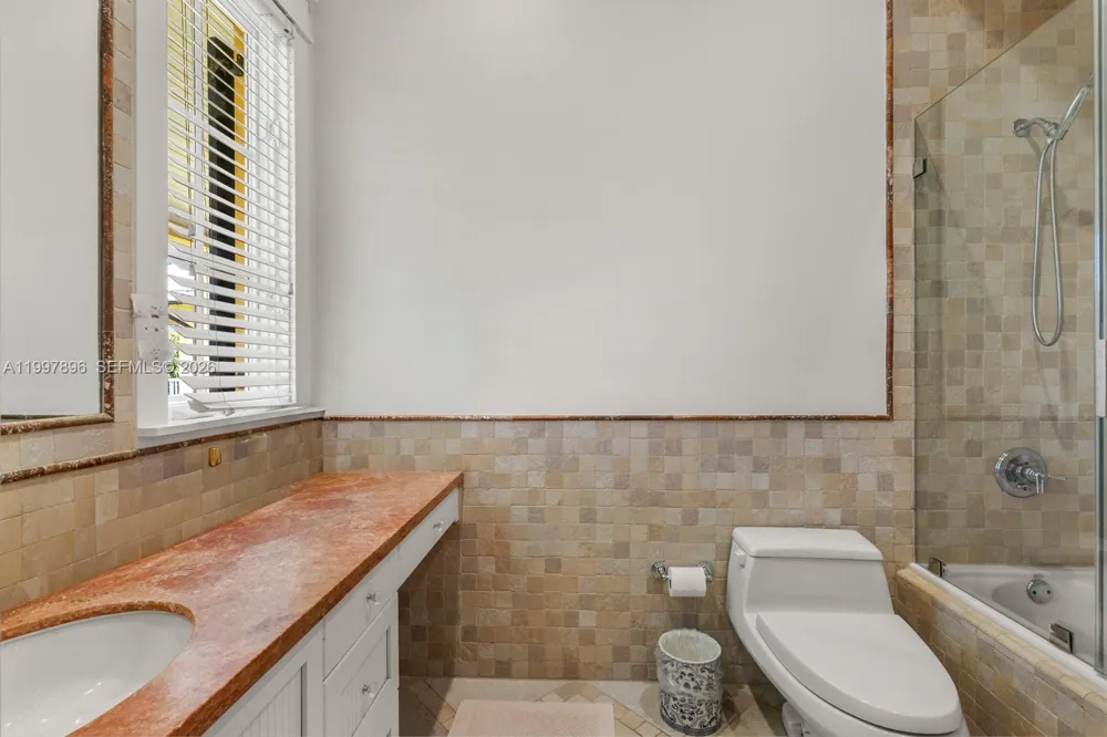 685 Harbor Ln Key Biscayne, FL 33149