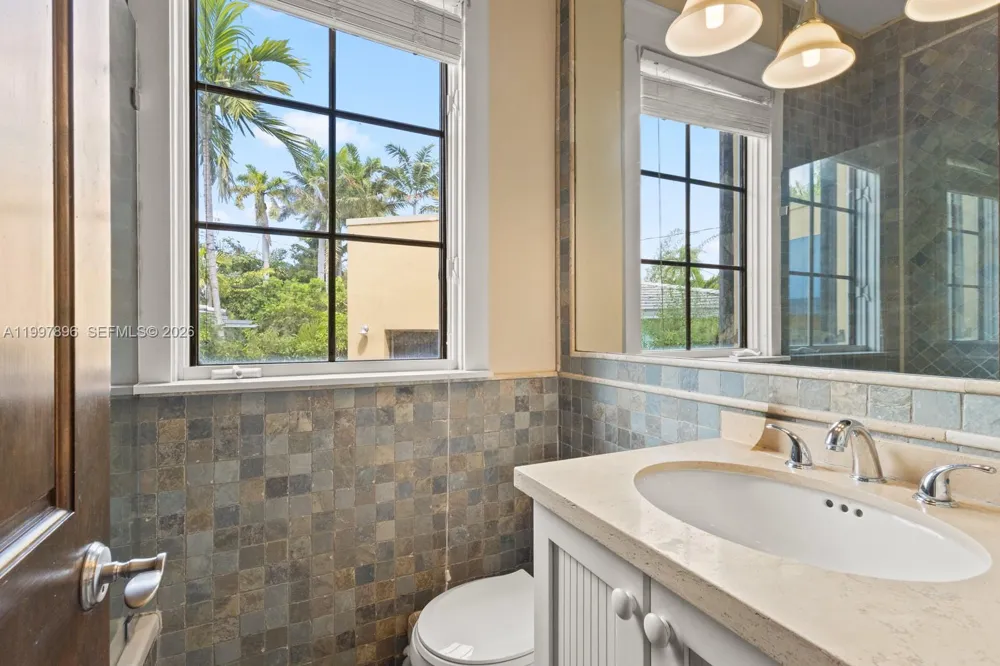 685 Harbor Ln Key Biscayne, FL 33149