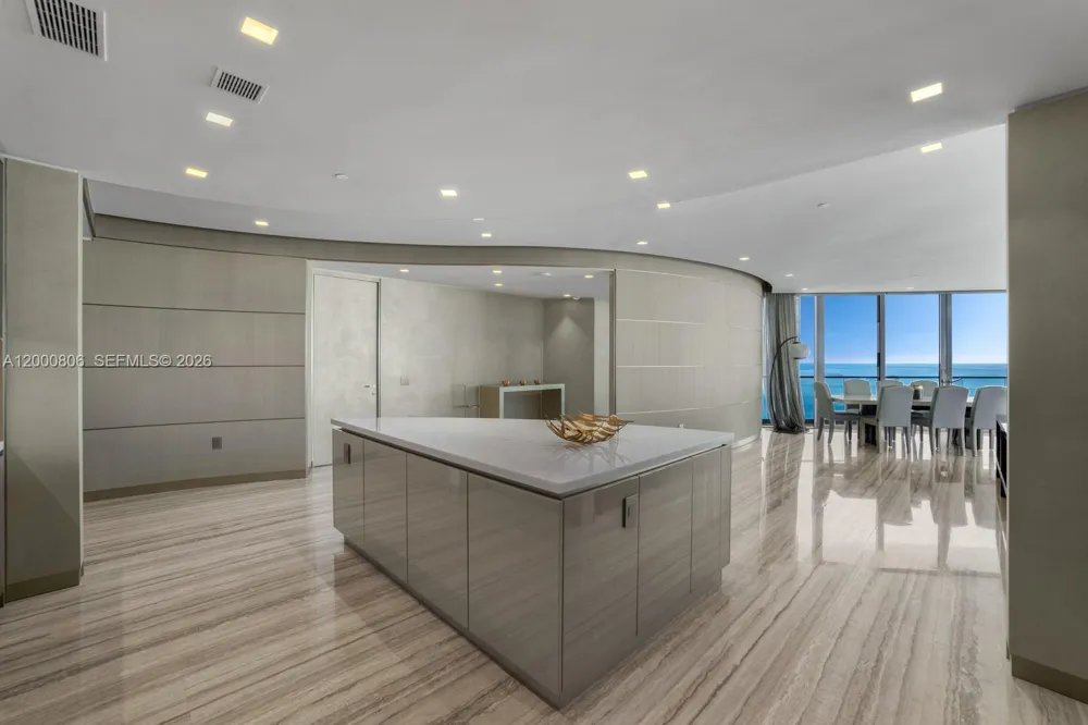 18975 Collins Ave #4800 Sunny Isles Beach, FL 33160