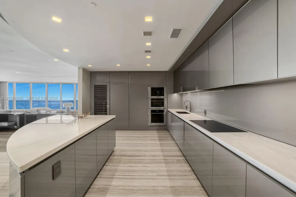 18975 Collins Ave #4800 Sunny Isles Beach, FL 33160