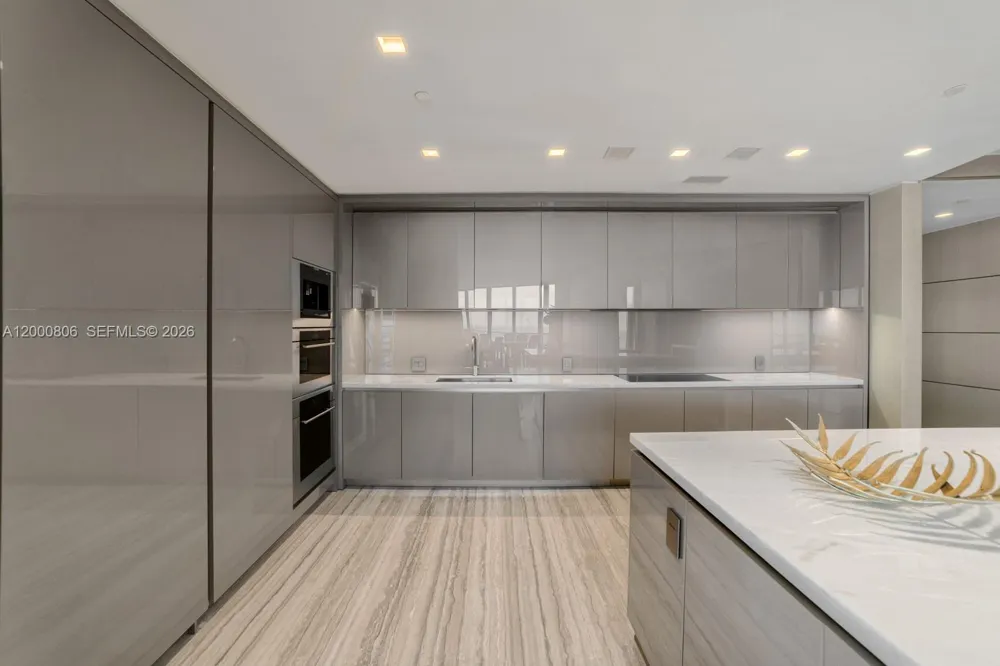 18975 Collins Ave #4800 Sunny Isles Beach, FL 33160