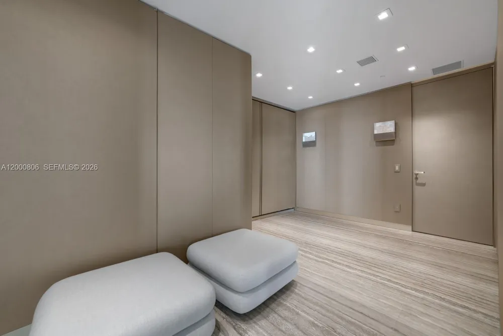 18975 Collins Ave #4800 Sunny Isles Beach, FL 33160