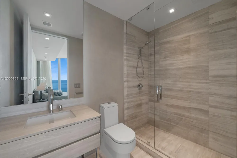 18975 Collins Ave #4800 Sunny Isles Beach, FL 33160