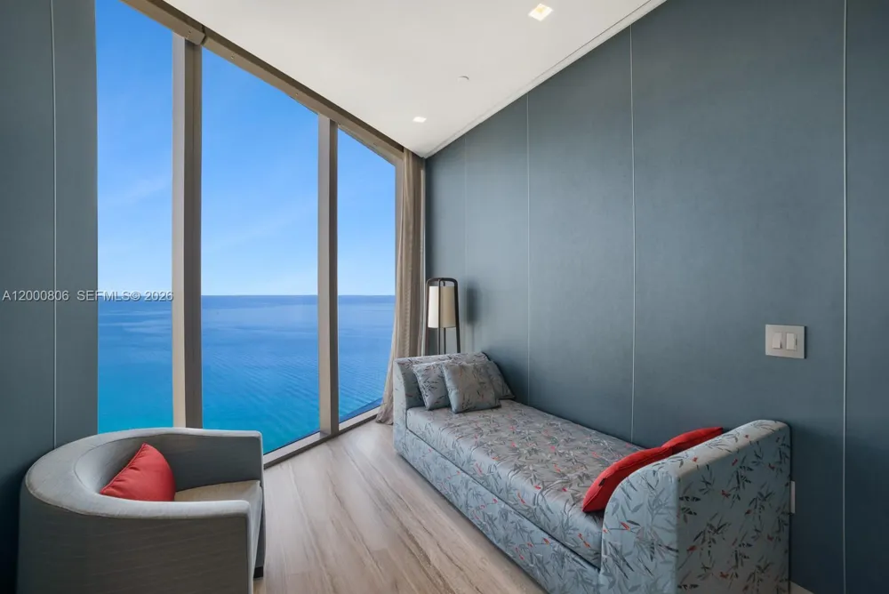 18975 Collins Ave #4800 Sunny Isles Beach, FL 33160