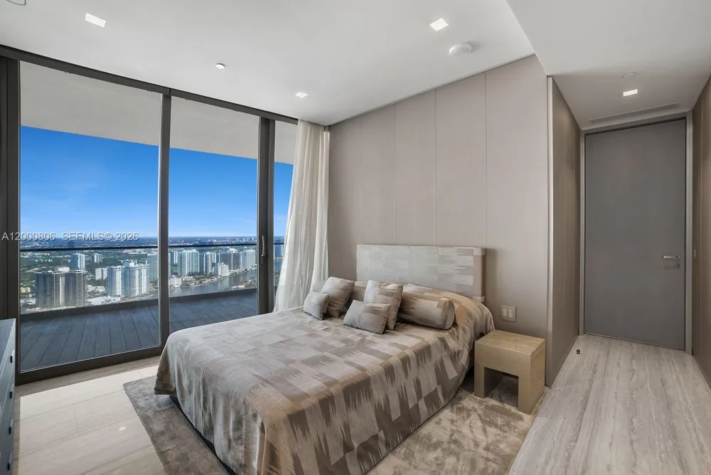 18975 Collins Ave #4800 Sunny Isles Beach, FL 33160