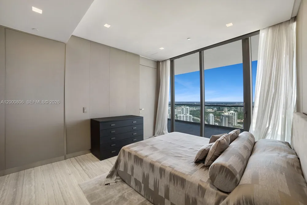 18975 Collins Ave #4800 Sunny Isles Beach, FL 33160