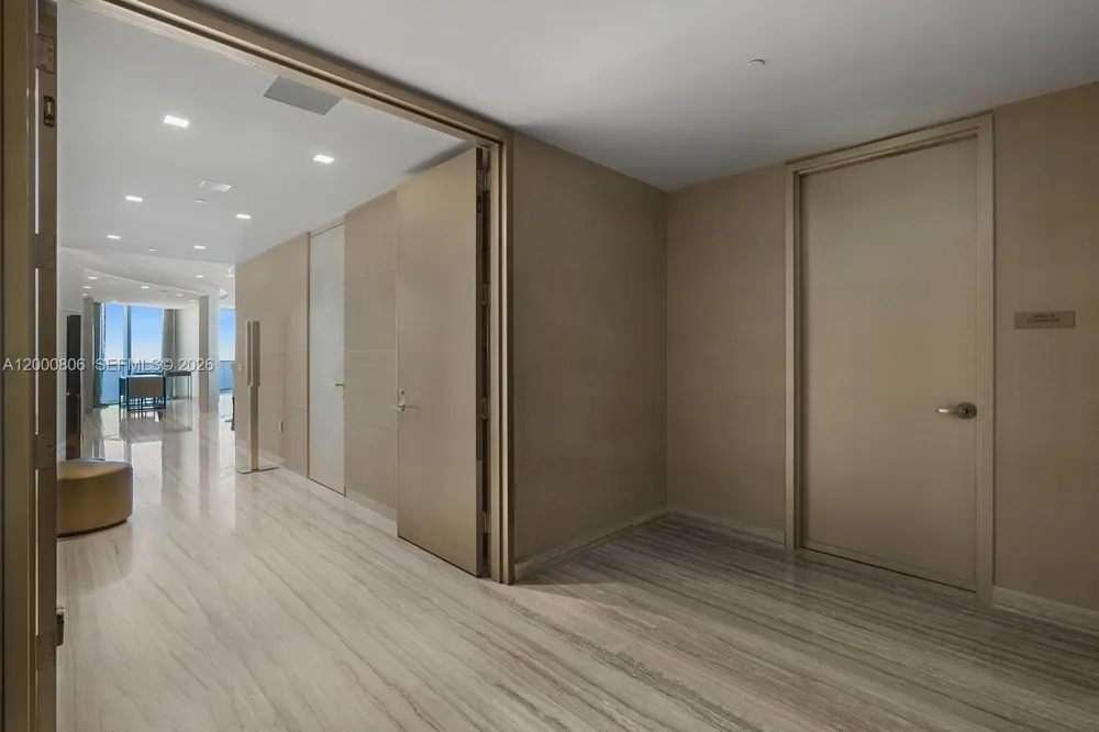 18975 Collins Ave #4800 Sunny Isles Beach, FL 33160