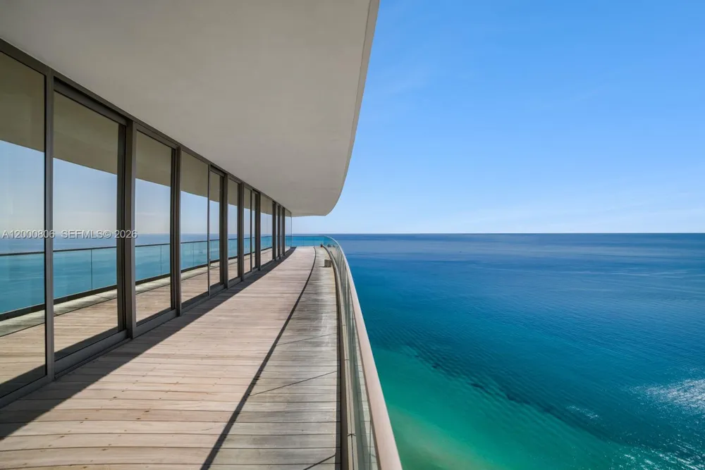 18975 Collins Ave #4800 Sunny Isles Beach, FL 33160