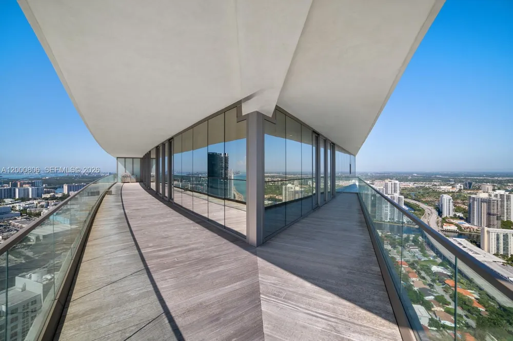 18975 Collins Ave #4800 Sunny Isles Beach, FL 33160
