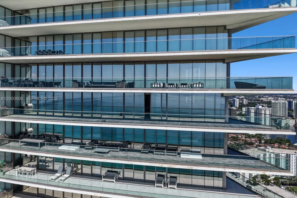 18975 Collins Ave #4800 Sunny Isles Beach, FL 33160