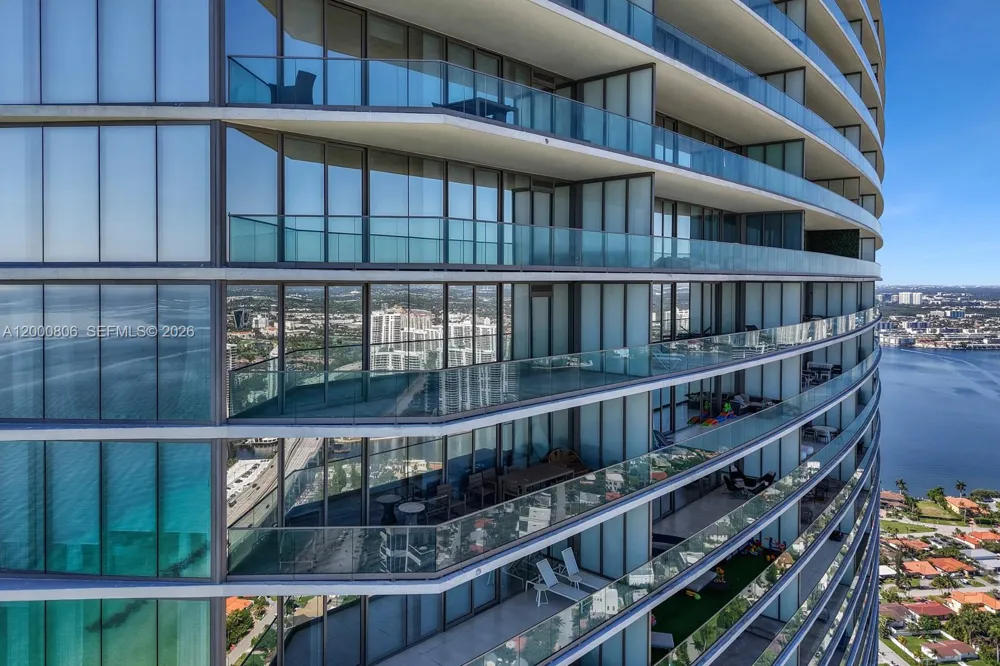 18975 Collins Ave #4800 Sunny Isles Beach, FL 33160