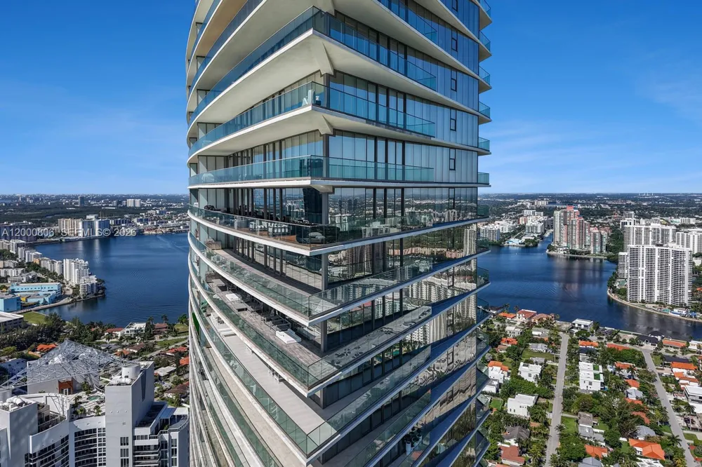18975 Collins Ave #4800 Sunny Isles Beach, FL 33160