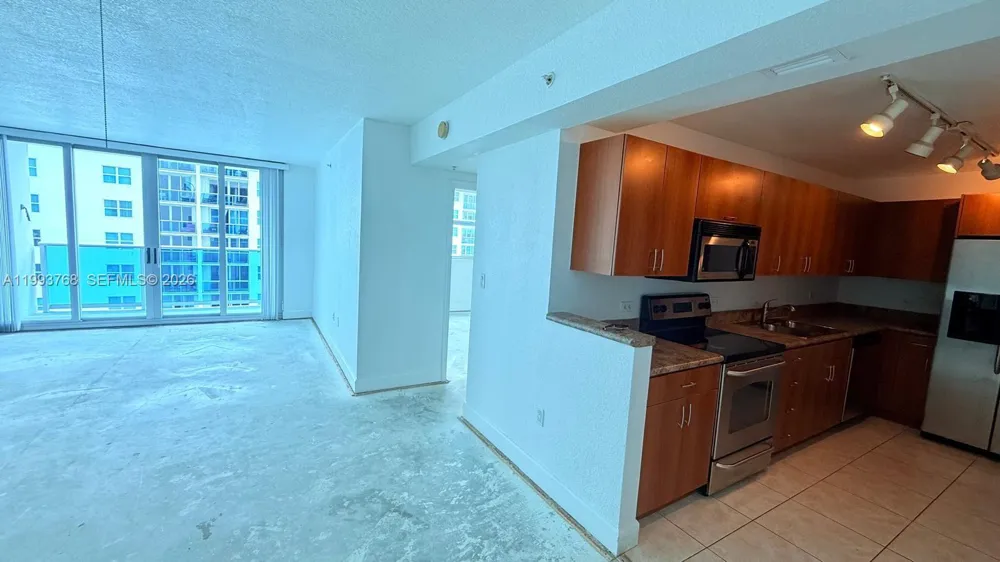 7501 E Treasure Dr #8B North Bay Village, FL 33141