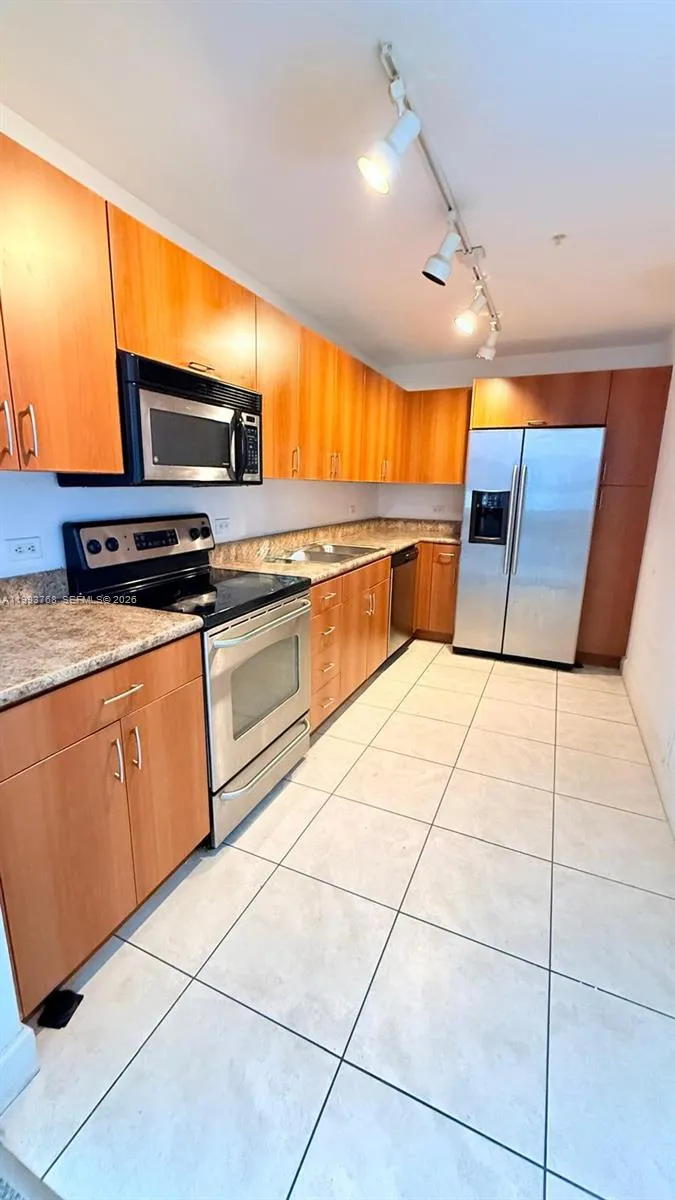 7501 E Treasure Dr #8B North Bay Village, FL 33141