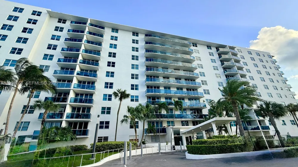 7501 E Treasure Dr #8B North Bay Village, FL 33141