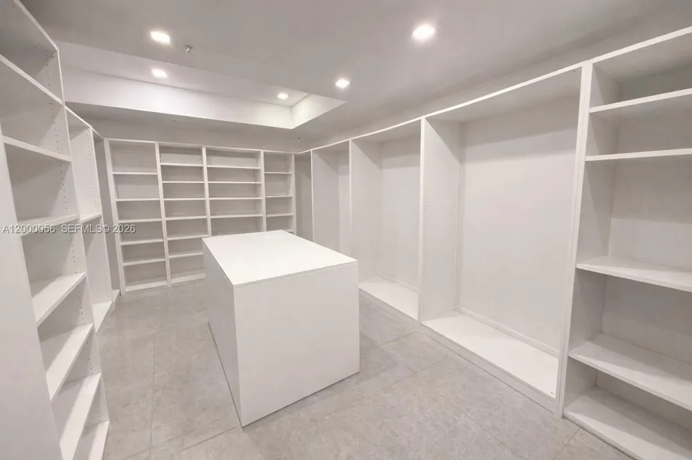 17301 Biscayne Blvd #308 North Miami Beach, FL 33160