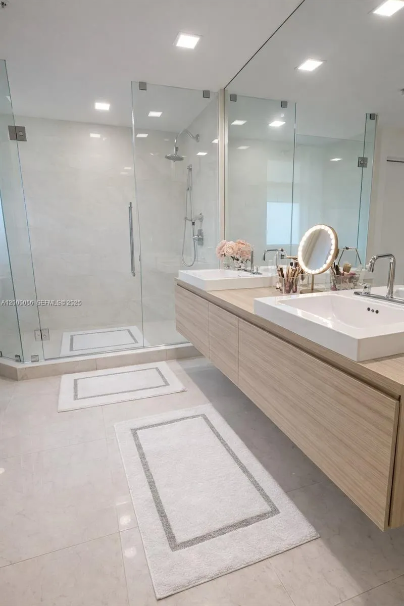 17301 Biscayne Blvd #308 North Miami Beach, FL 33160
