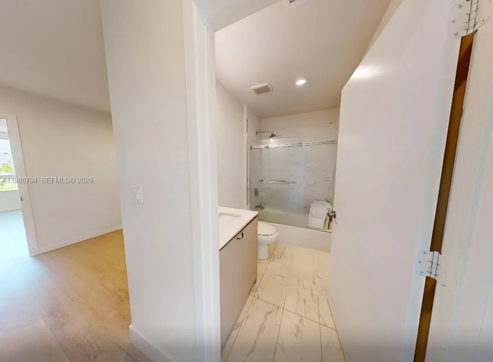 2505 NE 193rd St #4208 Miami, FL 33180