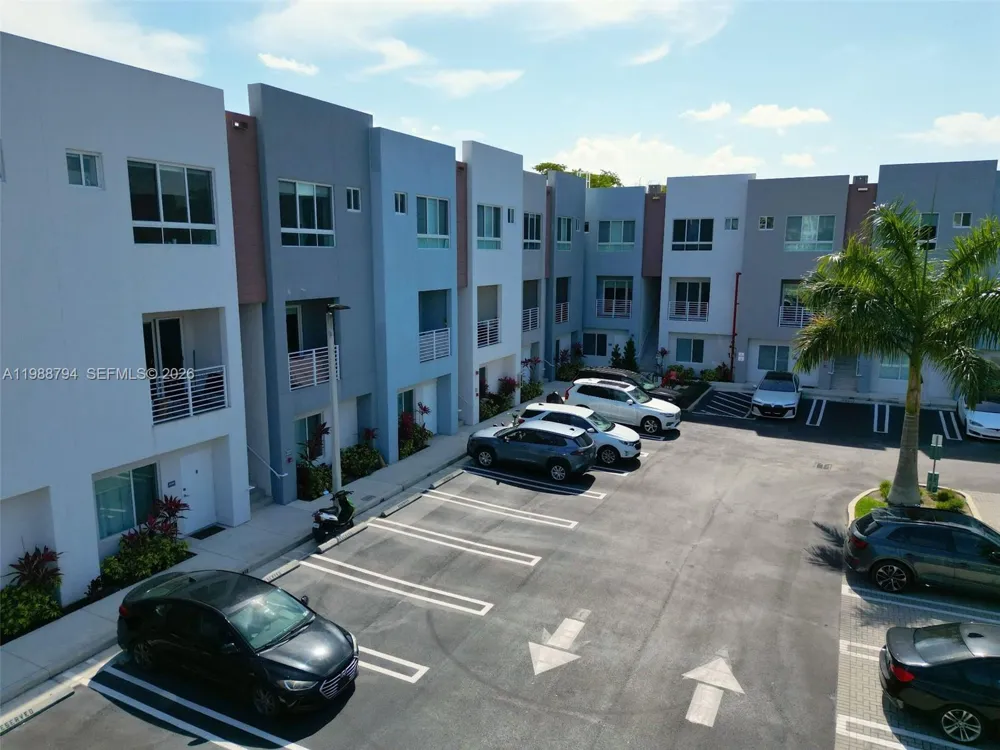 2505 NE 193rd St #4208 Miami, FL 33180