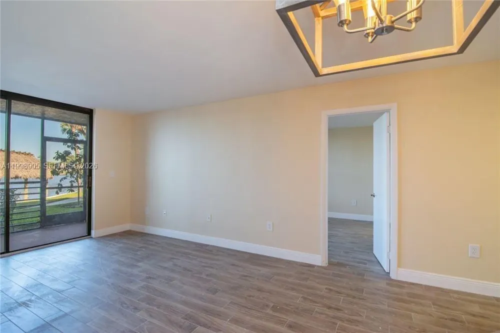 1100 Colony Point Cir #105 Pembroke Pines, FL 33026