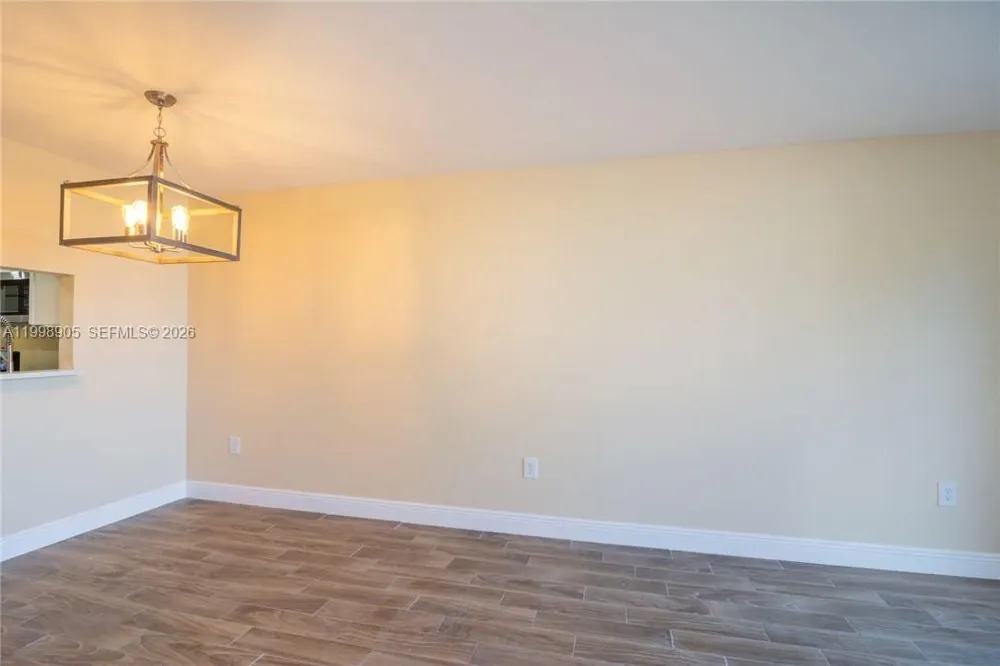 1100 Colony Point Cir #105 Pembroke Pines, FL 33026