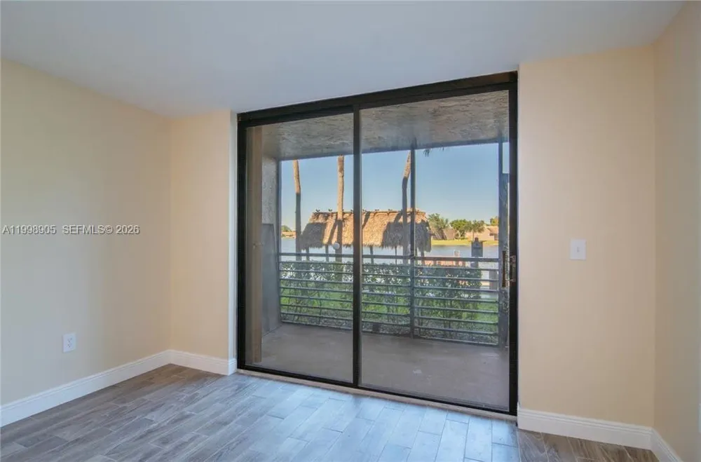 1100 Colony Point Cir #105 Pembroke Pines, FL 33026