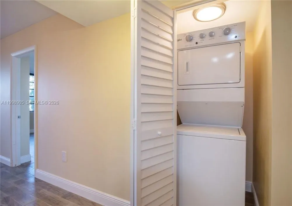 1100 Colony Point Cir #105 Pembroke Pines, FL 33026