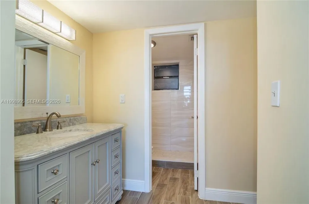 1100 Colony Point Cir #105 Pembroke Pines, FL 33026
