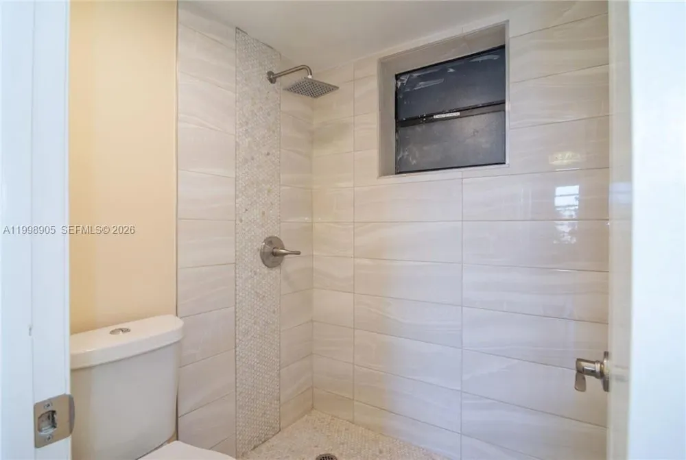 1100 Colony Point Cir #105 Pembroke Pines, FL 33026