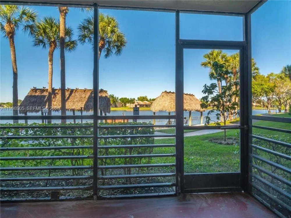 1100 Colony Point Cir #105 Pembroke Pines, FL 33026