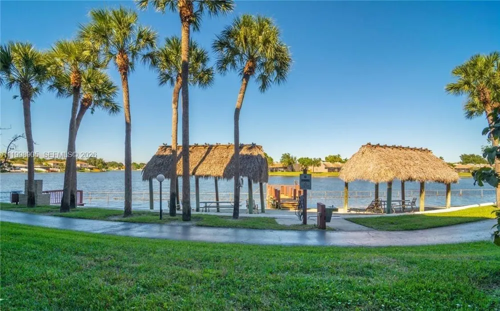1100 Colony Point Cir #105 Pembroke Pines, FL 33026