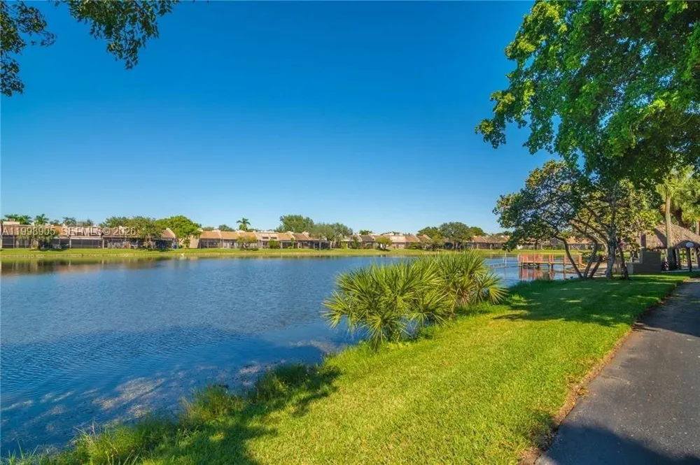 1100 Colony Point Cir #105 Pembroke Pines, FL 33026