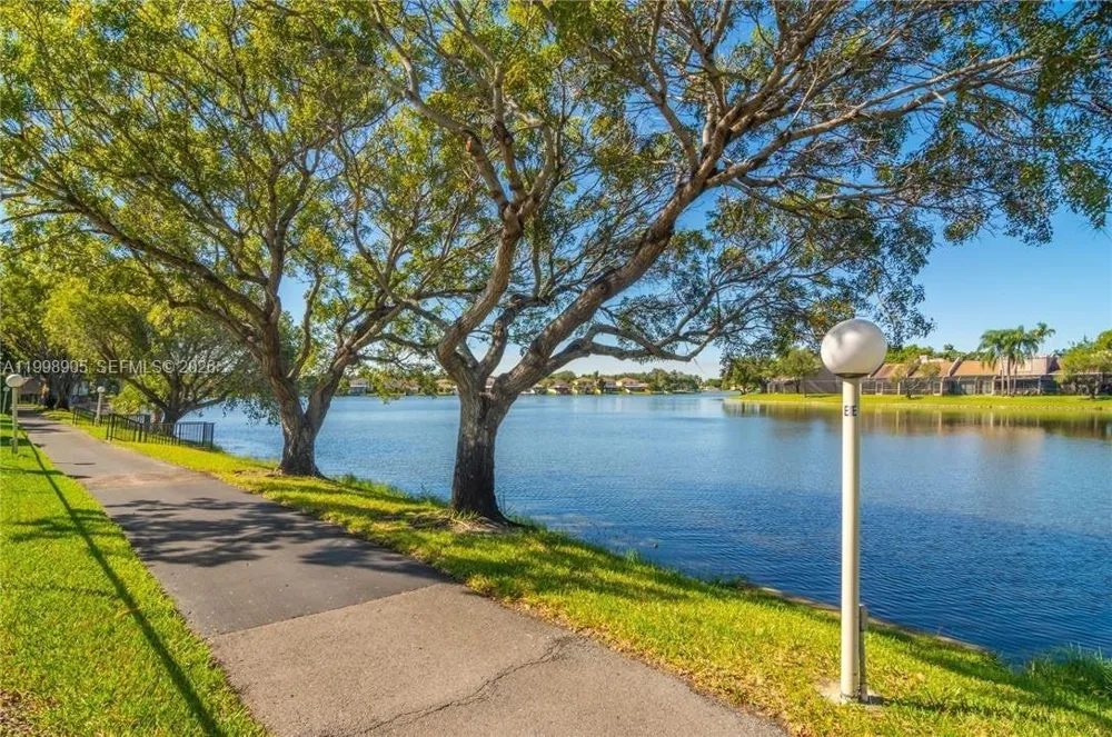 1100 Colony Point Cir #105 Pembroke Pines, FL 33026