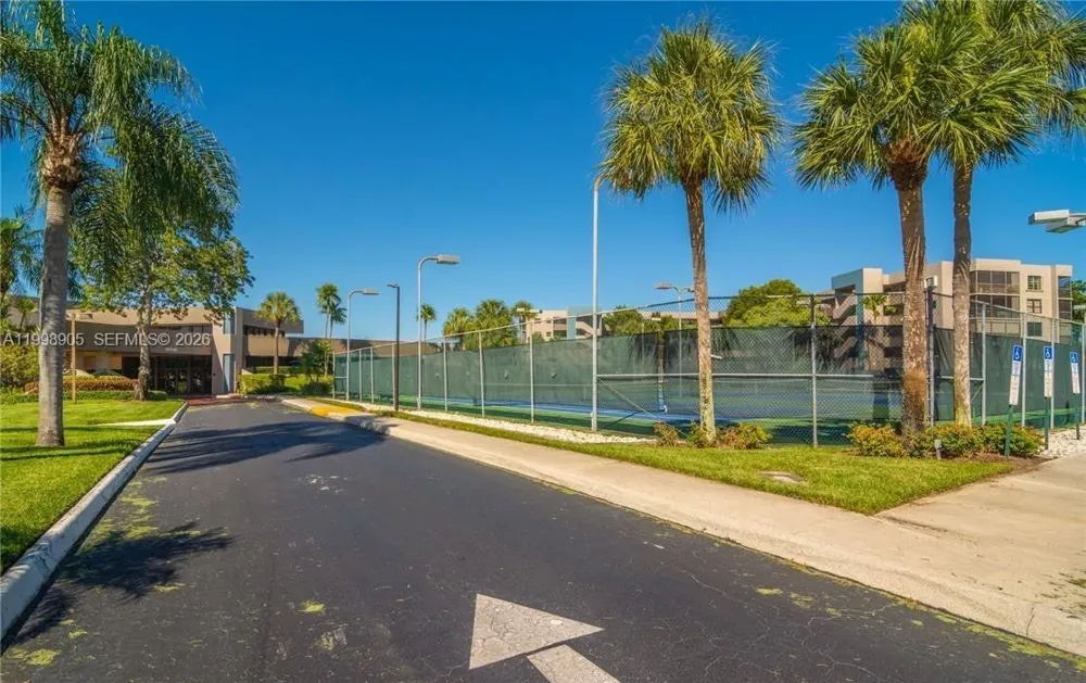 1100 Colony Point Cir #105 Pembroke Pines, FL 33026