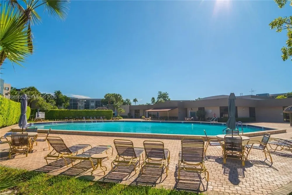 1100 Colony Point Cir #105 Pembroke Pines, FL 33026