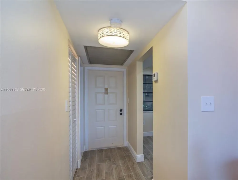 1100 Colony Point Cir #105 Pembroke Pines, FL 33026