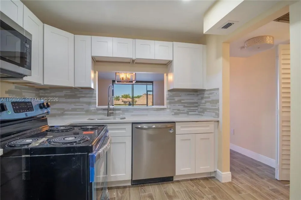 1100 Colony Point Cir #105 Pembroke Pines, FL 33026