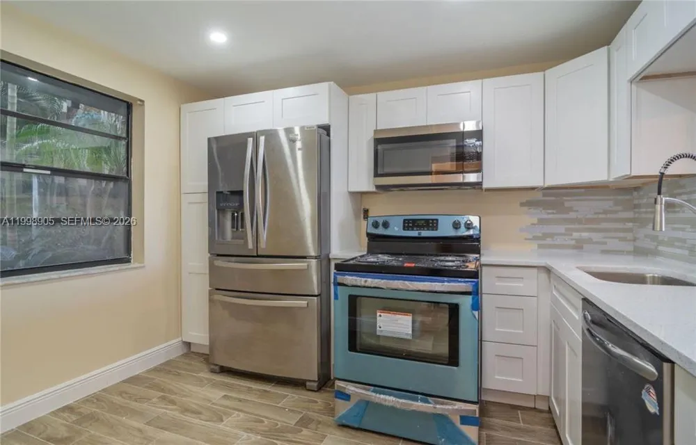 1100 Colony Point Cir #105 Pembroke Pines, FL 33026