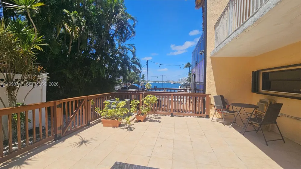 16446 NE 27th Pl #38 North Miami Beach, FL 33160