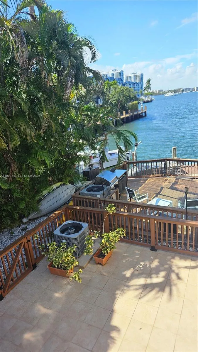 16446 NE 27th Pl #38 North Miami Beach, FL 33160