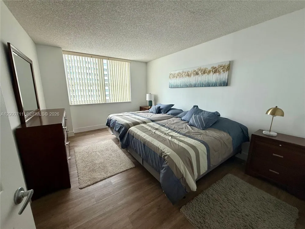 1155 Brickell Bay Dr #1702 Miami, FL 33131