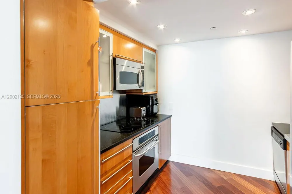 6365 Collins Ave #2306 Miami Beach, FL 33141