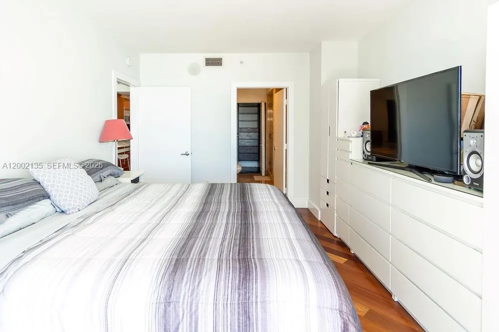 6365 Collins Ave #2306 Miami Beach, FL 33141